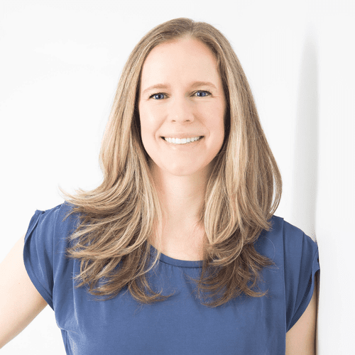 Dr.-Carly-Monge-Chiropractor-in-Edmonton-for-Backpain